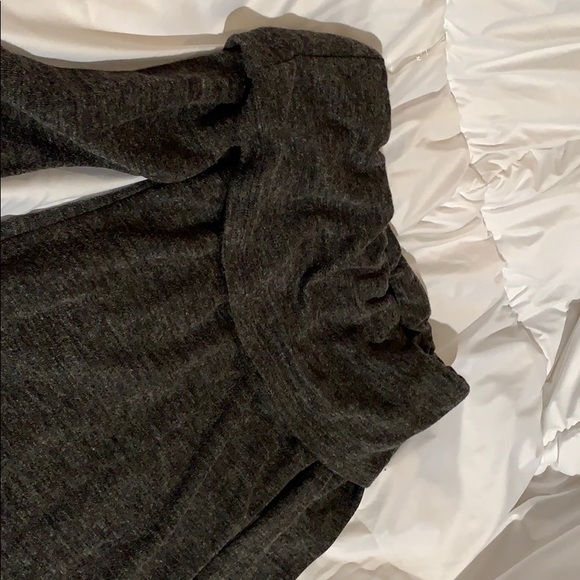 Off the shoulder top with tags - Picture 2 of 2